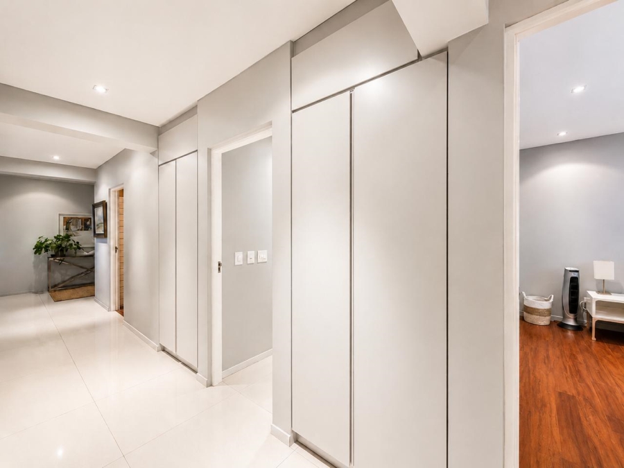 To Let 3 Bedroom Property for Rent in Sea Point Western Cape